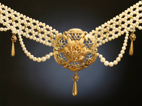 Elegant pearl string necklace with Victorian center piece set with diamonds
